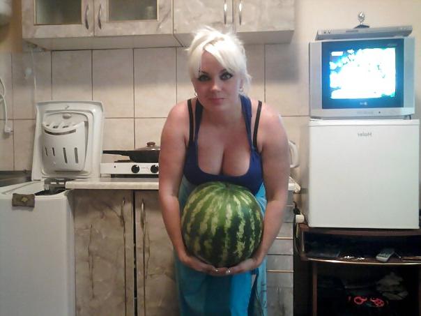 16P Busty Russian Woman 1106