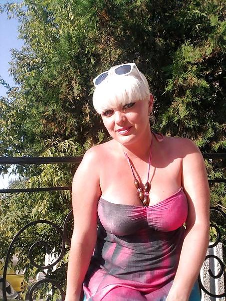 16P Busty Russian Woman 1106