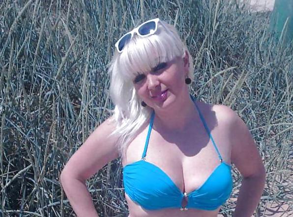 16P Busty Russian Woman 1106
