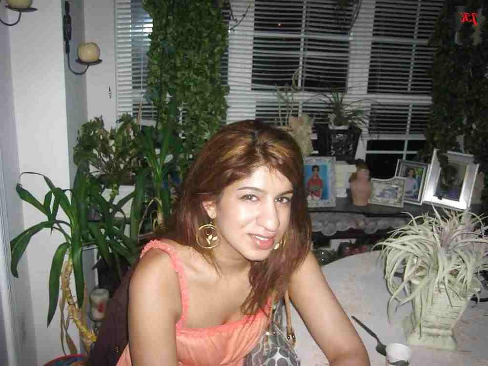 10P Desi slut how would you fuck it