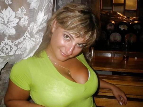 14P Busty Russian Woman 1087