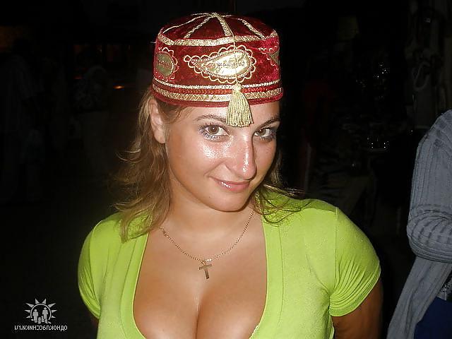 14P Busty Russian Woman 1087