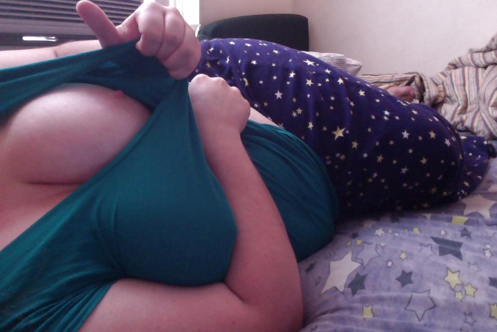 25P Shy insecure self-shot BBW girl