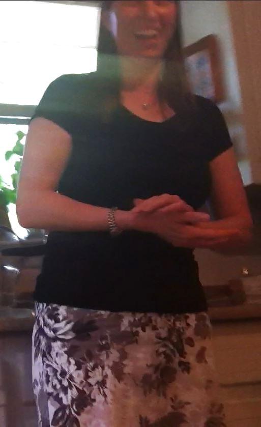 9P Beautiful 30 something single woman