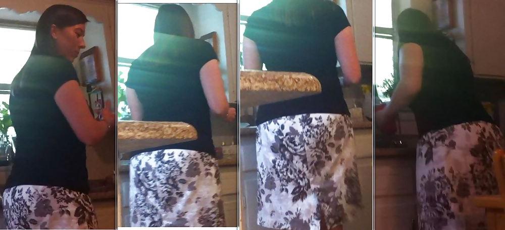 9P Beautiful 30 something single woman