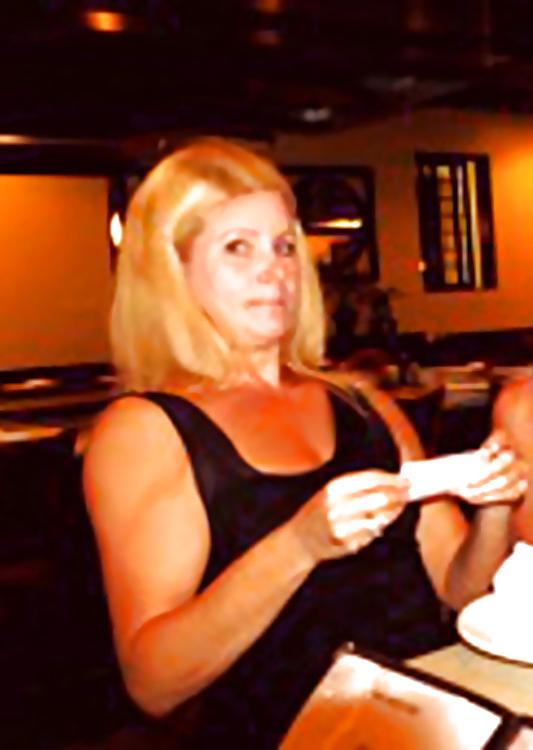 25P Blonde Milf