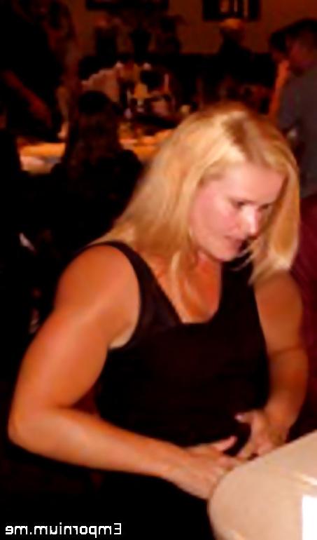 25P Blonde Milf
