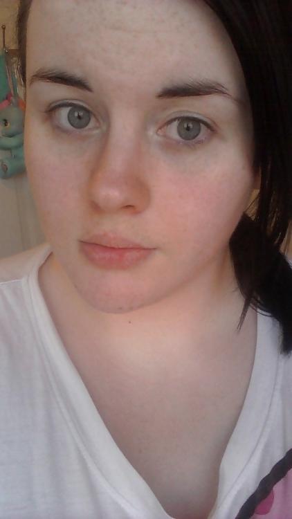 25P Big-eyed chubby beauty shows off her amazing tits