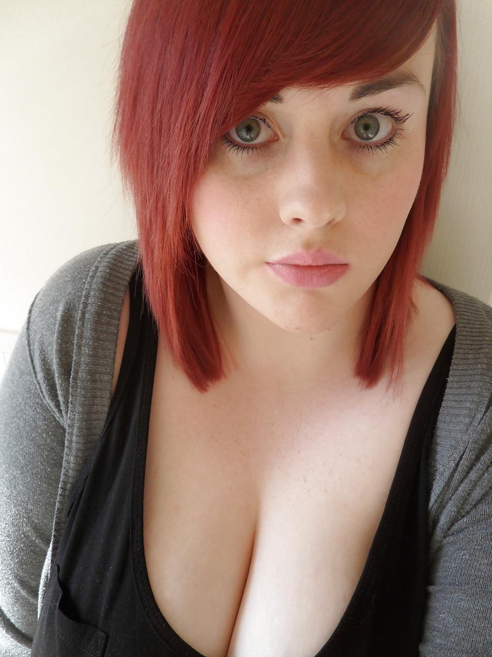 25P Big-eyed chubby beauty shows off her amazing tits