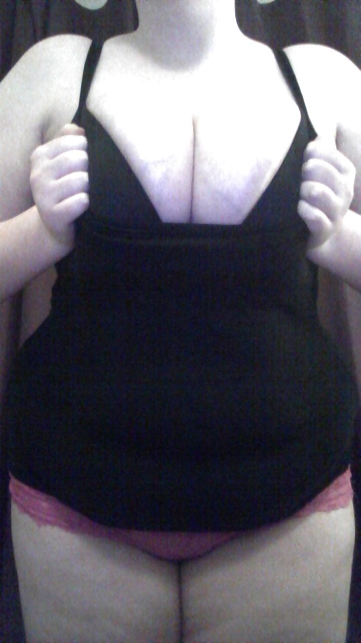 25P Big-eyed chubby beauty shows off her amazing tits