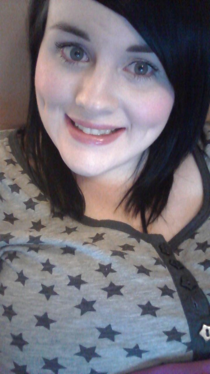 25P Big-eyed chubby beauty shows off her amazing tits