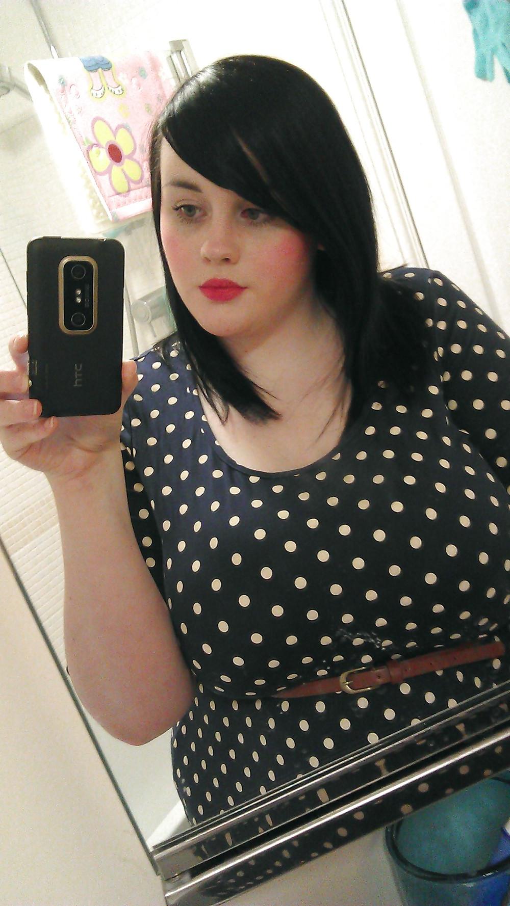 25P Big-eyed chubby beauty shows off her amazing tits