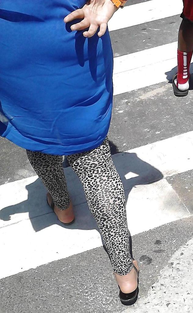 24P Candid Comic-Con Legs 