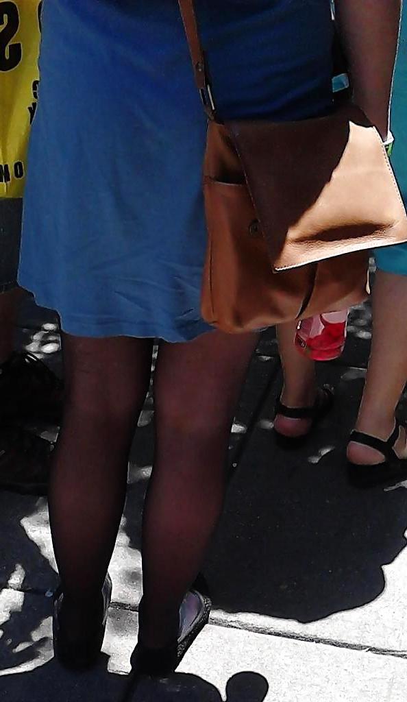 24P Candid Comic-Con Legs 