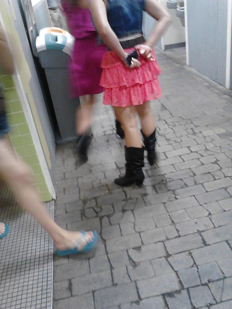 24P Candid Comic-Con Legs 