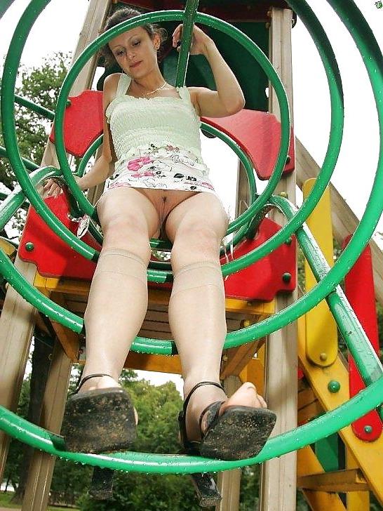 25P MILF Upskirt - 4