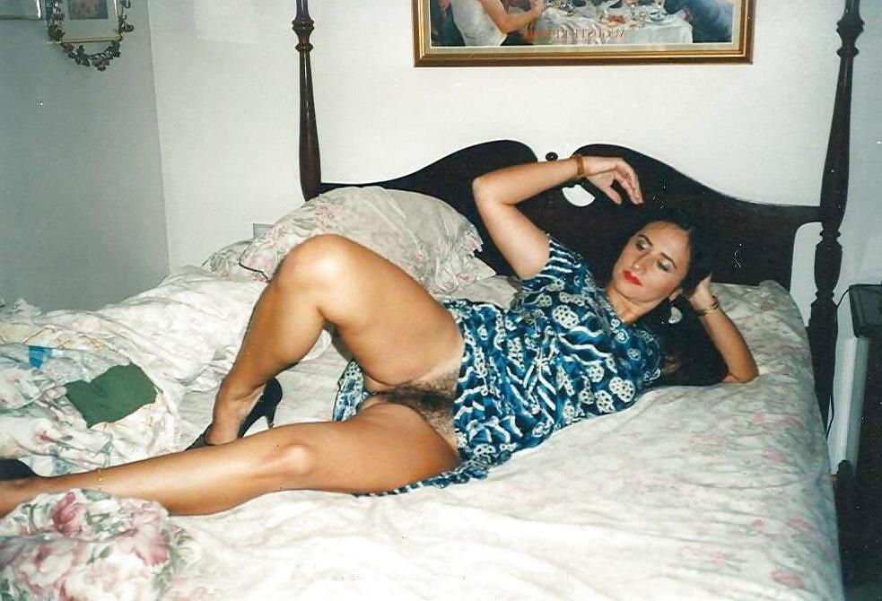 25P MILF Upskirt - 4