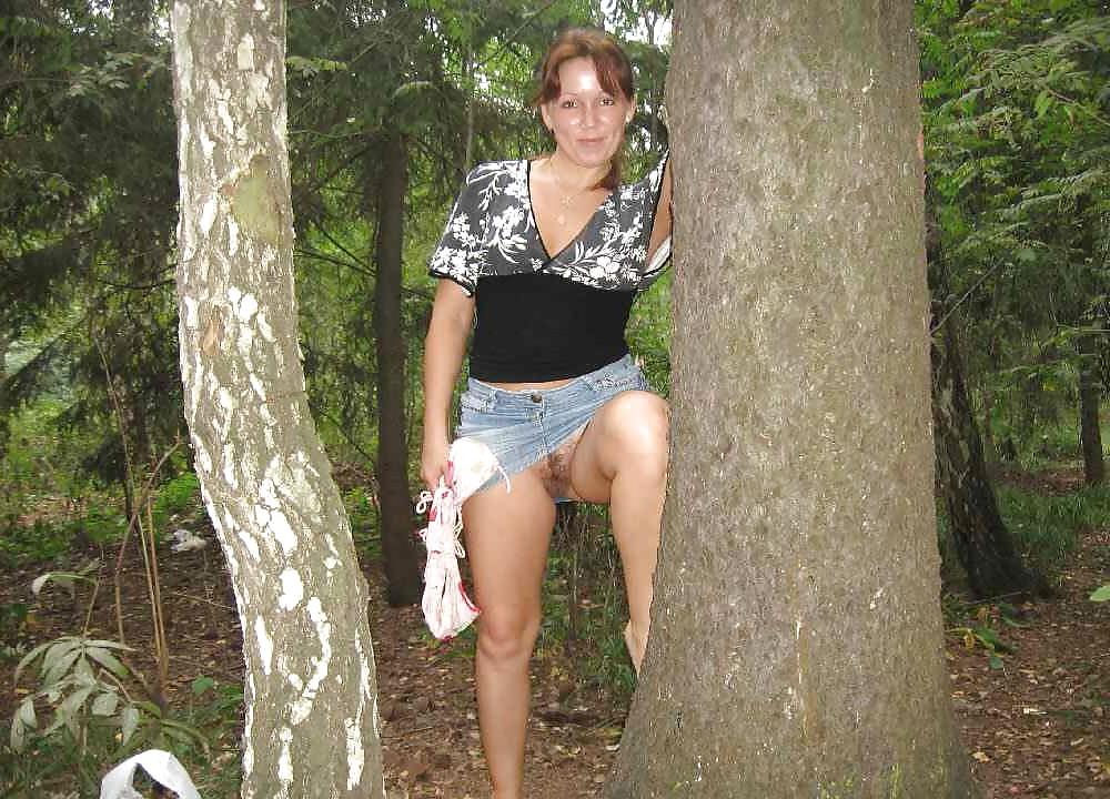 25P MILF Upskirt - 4