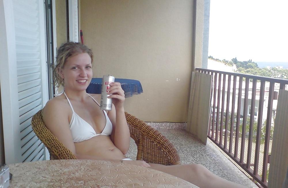 14P Hot girlfriend on Holiday