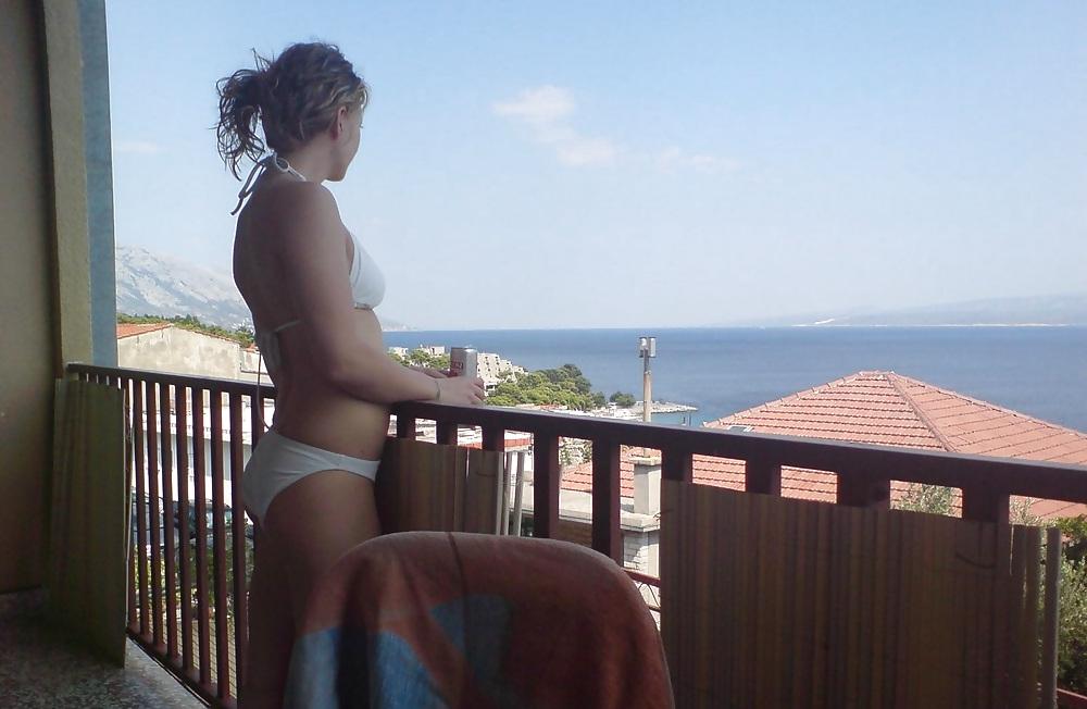 14P Hot girlfriend on Holiday