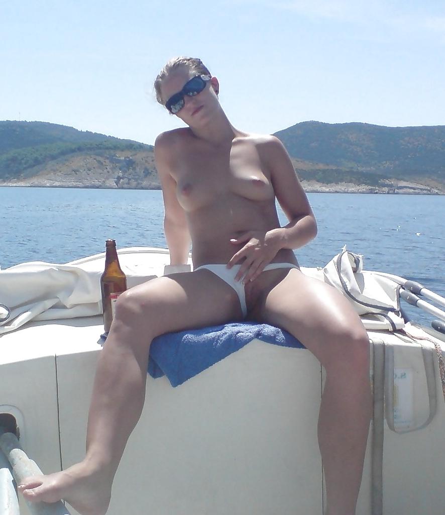 14P Hot girlfriend on Holiday
