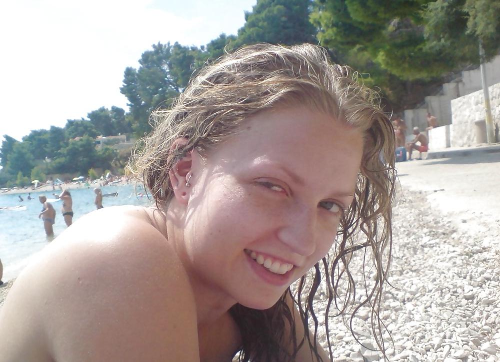 14P Hot girlfriend on Holiday