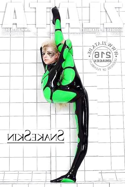 12P Some most flexible babe on this world