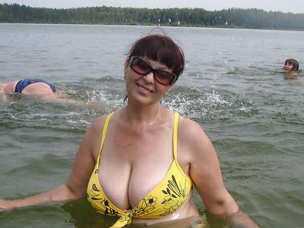 7P Busty Russian Woman 919