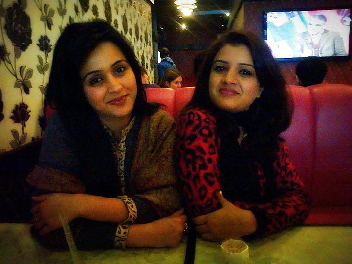 25P Sexy paki news readers