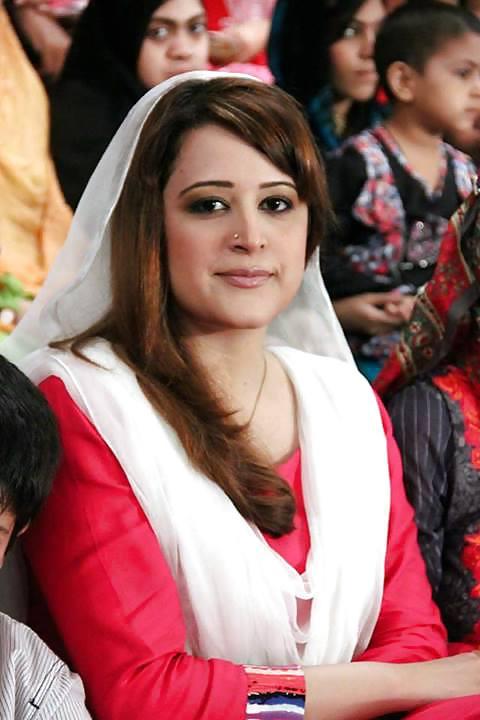 25P Sexy paki news readers