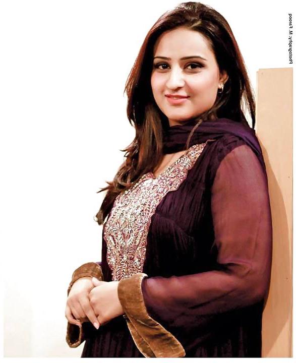 25P Sexy paki news readers