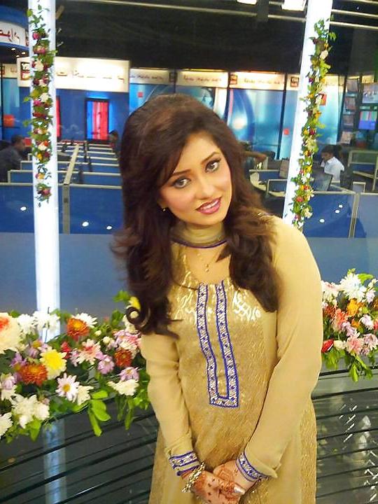 25P Sexy paki news readers