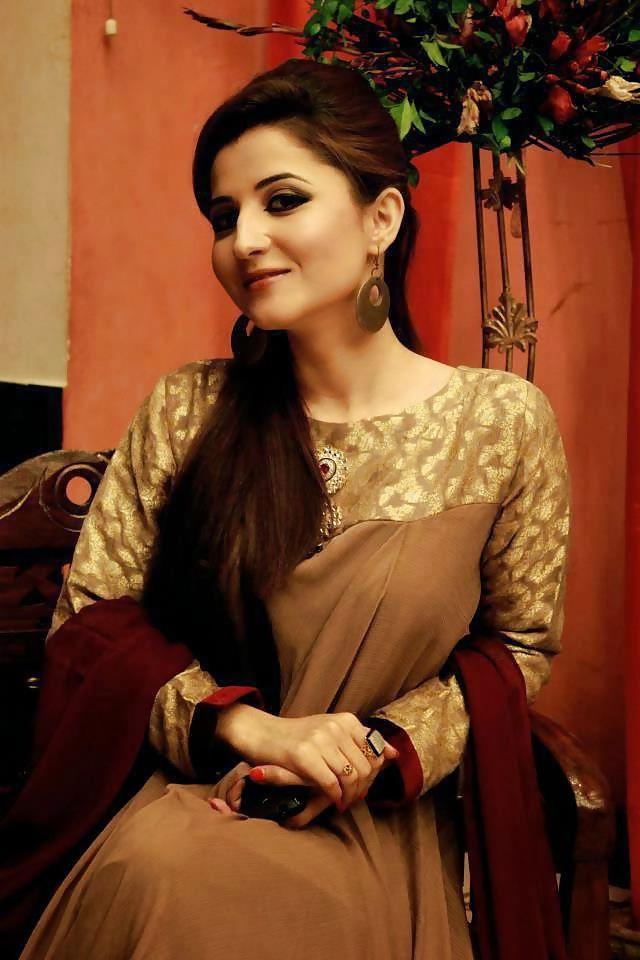 25P Sexy paki news readers