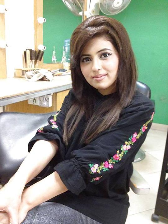 25P Sexy paki news readers