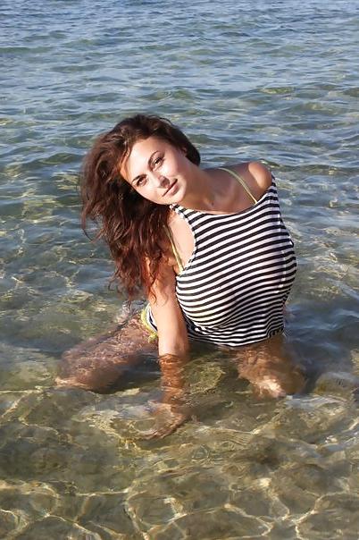 16P Busty Russian Woman 1238
