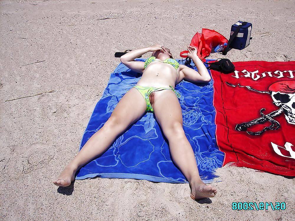 25P Bikinis que dan problemas. Bikini oops.