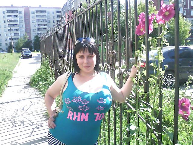 8P Busty Russian Woman 1373
