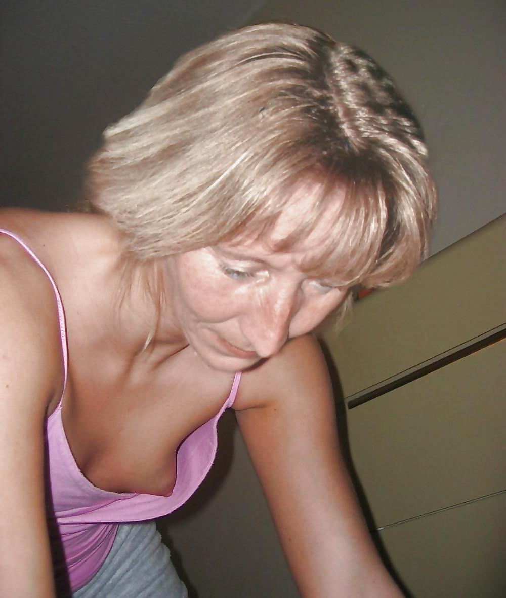 18P Mature downblouse 3