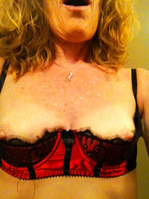 25P Older womem, who loves sucking cock and cummin