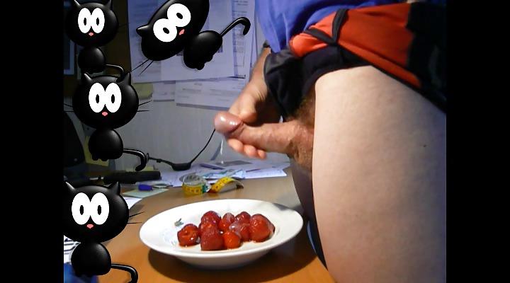 25P Tasty Creamy Cumshot Snaps On Strawberries!