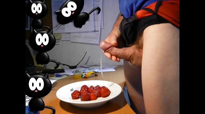 25P Tasty Creamy Cumshot Snaps On Strawberries!