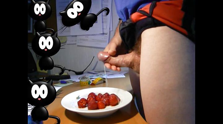 25P Tasty Creamy Cumshot Snaps On Strawberries!