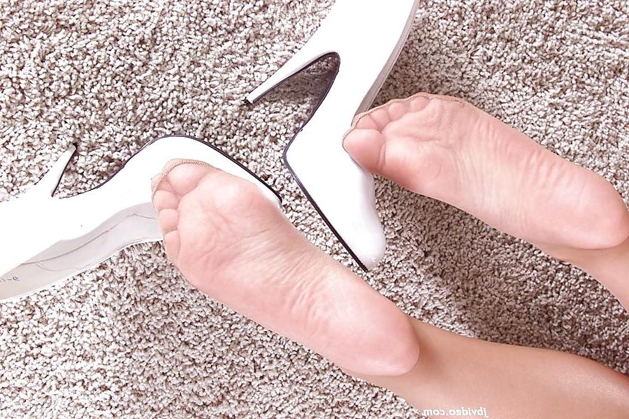 25P Akira Lane Foot Tease