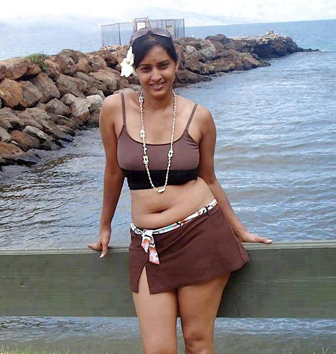 25P Desi hot girls collections!!!