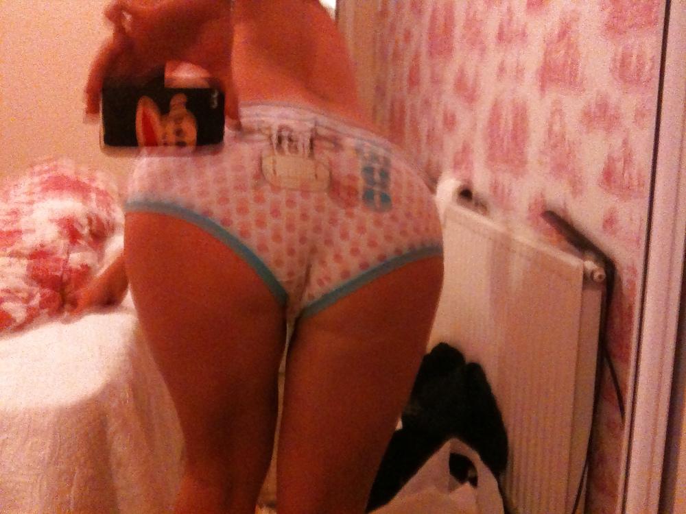 10P Brunette MILF Self Pics