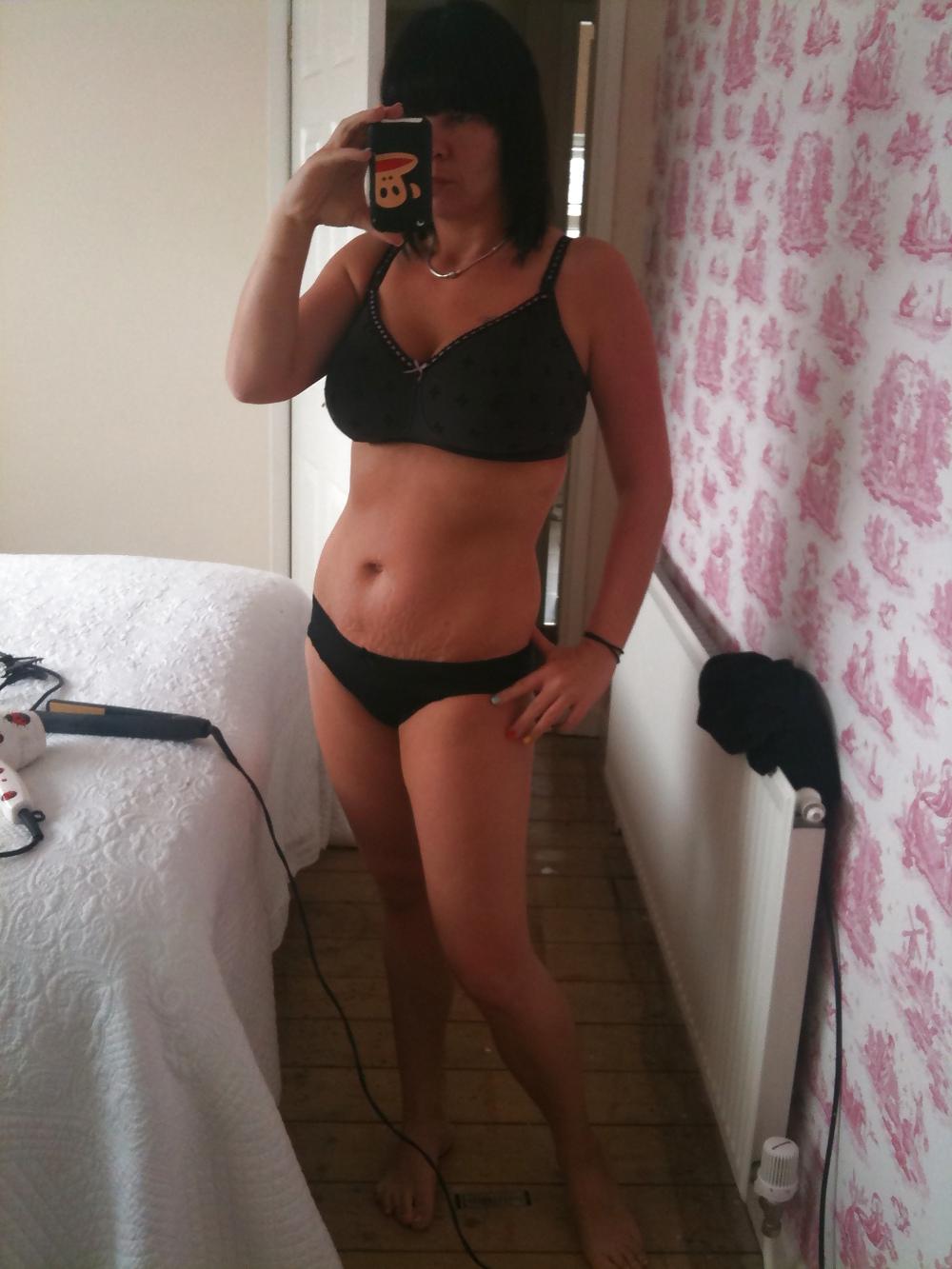 10P Brunette MILF Self Pics