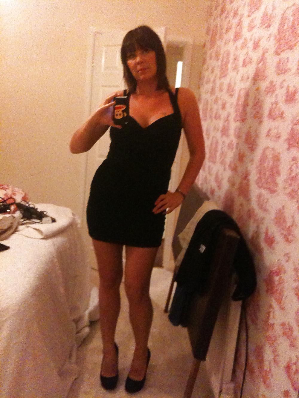 10P Brunette MILF Self Pics