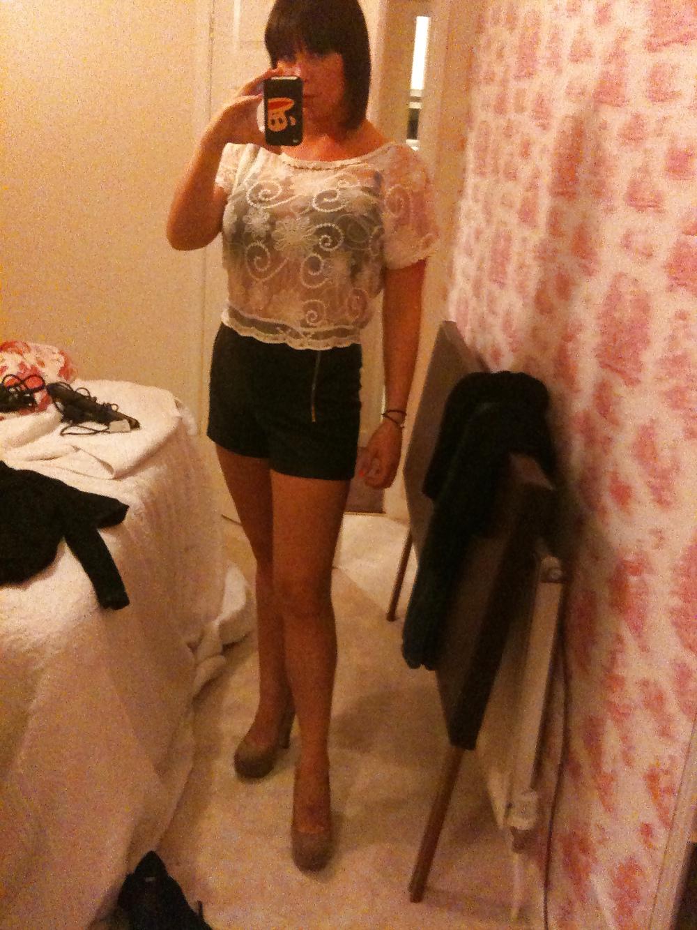 10P Brunette MILF Self Pics