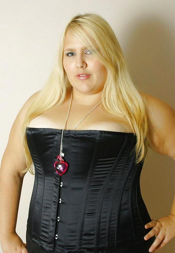 15P Cute elisha jade in dark corset