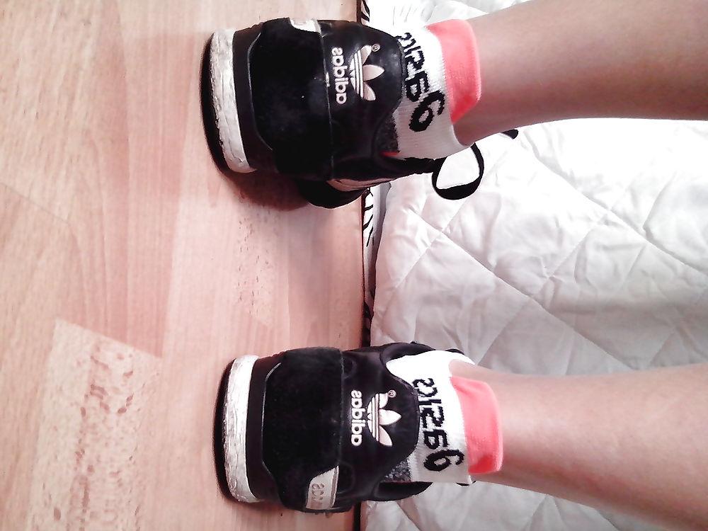 25P Socks Sneakers foot fetish